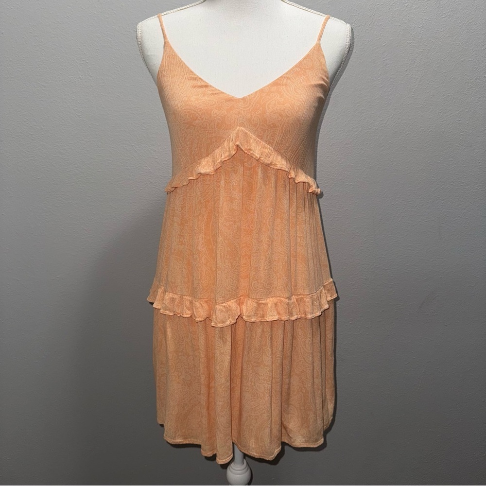 Express‎ Women’s XS Tiered Ruffle Sleeveless Sun Dress - Peach Paisley